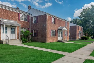 Crestwood Townhomes in Albany, NY - Foto de edificio - Building Photo