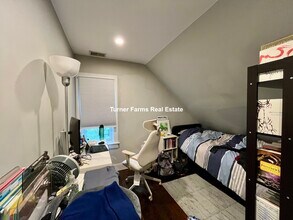 19 Dorset St, Unit 3 in Boston, MA - Foto de edificio - Building Photo