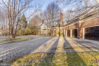 8541 Old Dominion Dr in McLean, VA - Building Photo - Building Photo
