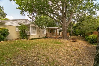 4109 Trail Lake Dr in Fort Worth, TX - Foto de edificio - Building Photo