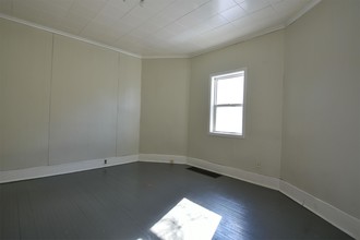 127 Woodlawn Ave-Unit -B in Green Bay, WI - Building Photo - Building Photo