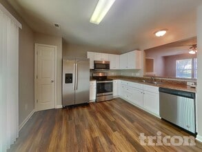 9835 Veronica Dr in Charlotte, NC - Foto de edificio - Building Photo