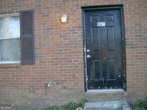 904 Holden Ln in Atlanta, GA - Building Photo - Building Photo