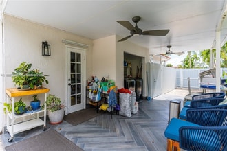9901 SW 35th Terrace in Miami, FL - Building Photo - Building Photo