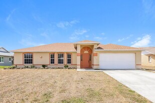 2210 SE 15th St in Cape Coral, FL - Building Photo