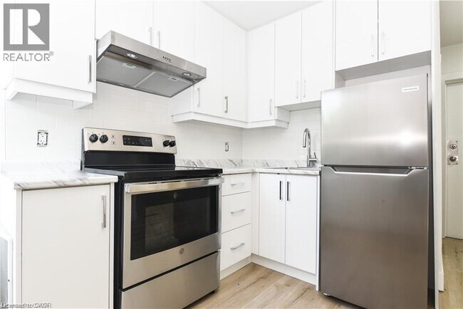 13 Westinghouse Ave in Hamilton, ON - Building Photo - Building Photo