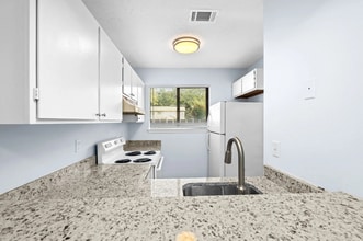 Dogwood Apartments in Beaufort, SC - Building Photo - Building Photo