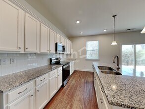 2150 Brook Enclave Trail in Lilburn, GA - Foto de edificio - Building Photo