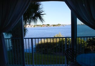 3 Harbour Isle Dr E in Fort Pierce, FL - Building Photo - Building Photo