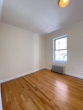 117 W 13th St, Unit 06 in New York, NY - Building Photo - Building Photo