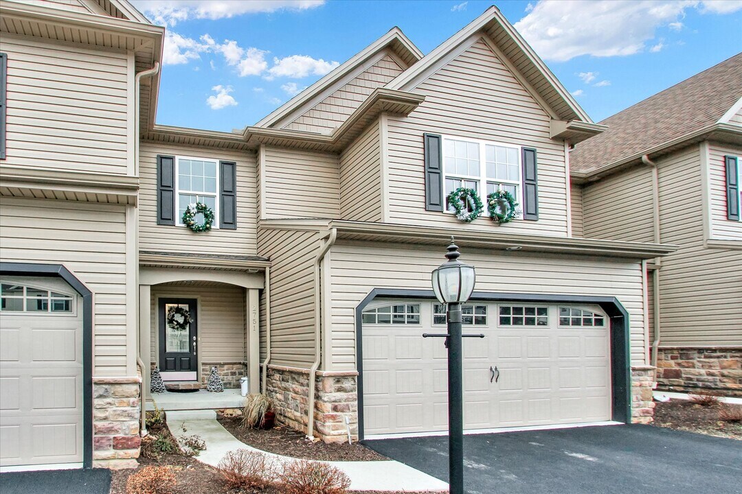 2751 Post Dr in Harrisburg, PA - Building Photo