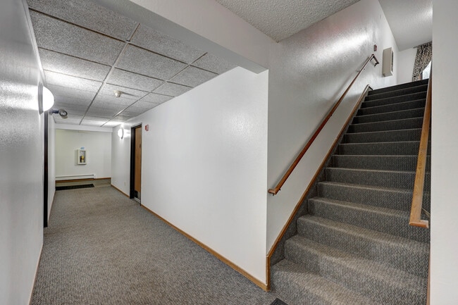 Cedar Acres Apartments in Hutchinson, MN - Foto de edificio - Building Photo