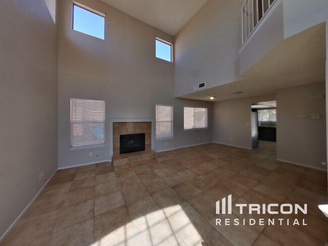 5848 Goodsprings Ct in Las Vegas, NV - Foto de edificio - Building Photo