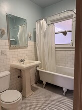 910 W Lapham Blvd, Unit Lower in Milwaukee, WI - Building Photo - Building Photo