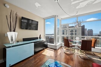 325 Seventh Ave in San Diego, CA - Building Photo - Building Photo