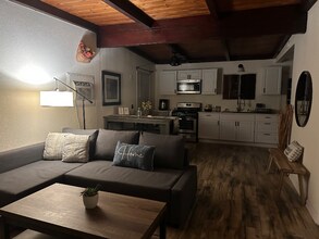 434 Riverdale Dr, Unit A in Glendale, CA - Foto de edificio - Building Photo