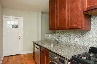 2850 N Mildred Ave, Unit M01H in Chicago, IL - Building Photo - Building Photo