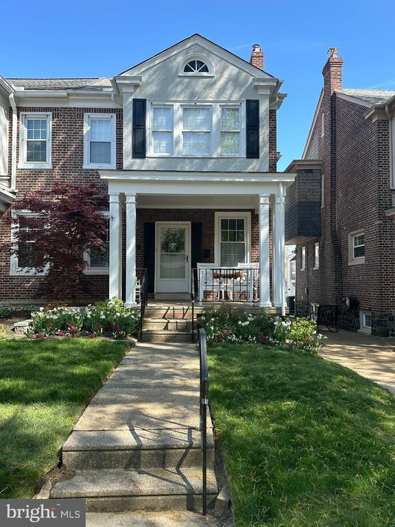 property at 1416 N Grant Ave