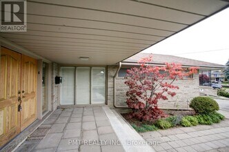 16 Carousel Ct in Toronto, ON - Building Photo - Building Photo