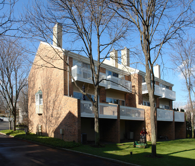 River Landing Apartments in Cos Cob, CT - Foto de edificio - Building Photo