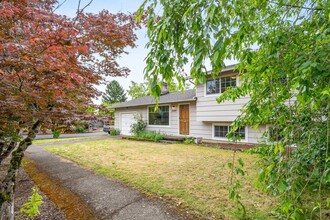 14240 SE Taylor Ct in Portland, OR - Building Photo - Building Photo