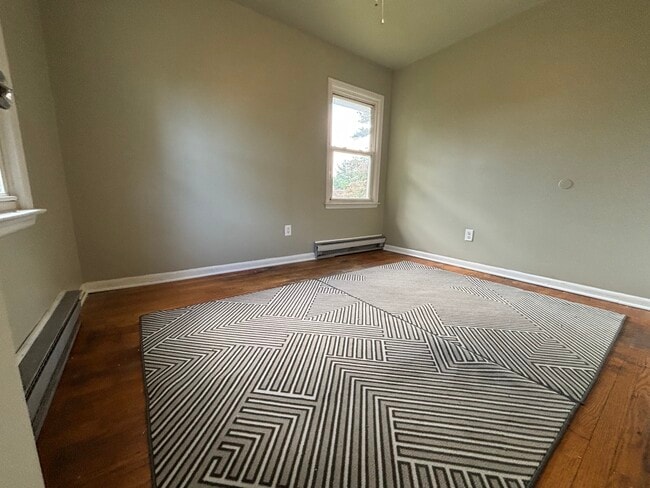 103 Hanks St in Galax, VA - Foto de edificio - Building Photo