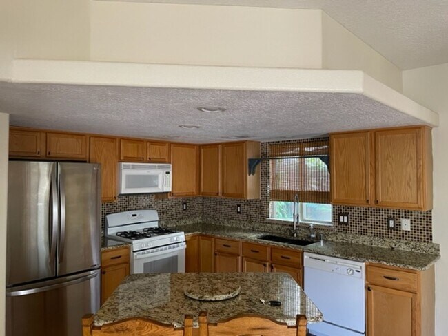 7327 Dancing Eagle Ave NE in Albuquerque, NM - Foto de edificio - Building Photo