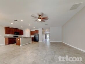 10034 Carloway Hills Dr in Wimauma, FL - Foto de edificio - Building Photo