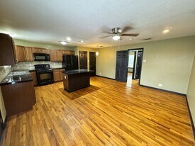211 Natalen Ave in San Antonio, TX - Building Photo