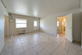 227 15th Ave N in Jacksonville Beach, FL - Building Photo - Building Photo