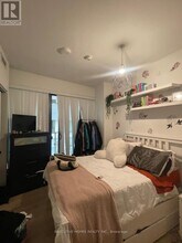 215 Queen St W in Toronto, ON - Building Photo - Building Photo