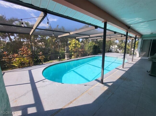 4504 SW 7th Pl in Cape Coral, FL - Building Photo - Building Photo