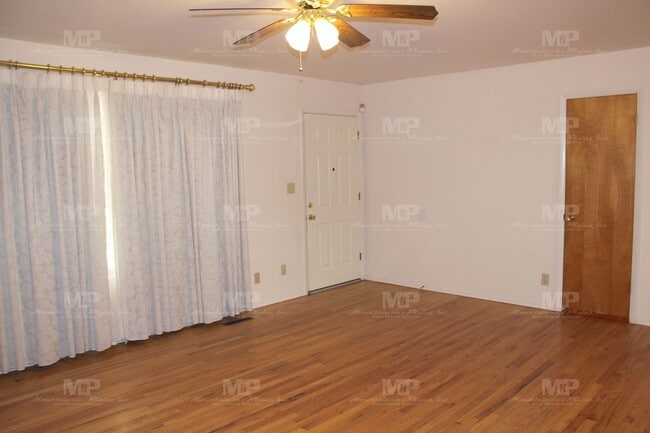 2433 Tamarac Dr in Fort Collins, CO - Building Photo - Building Photo