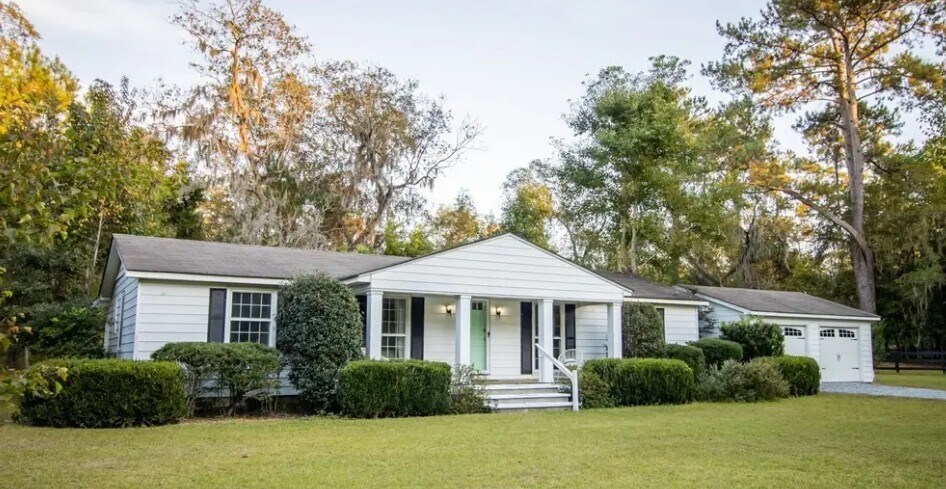 240 Adams Rd in Bloomingdale, GA - Building Photo