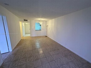 8560 N Sherman Cir in Miramar, FL - Building Photo - Building Photo