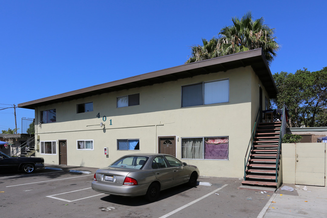 401 Brooks St in Oceanside, CA - Building Photo