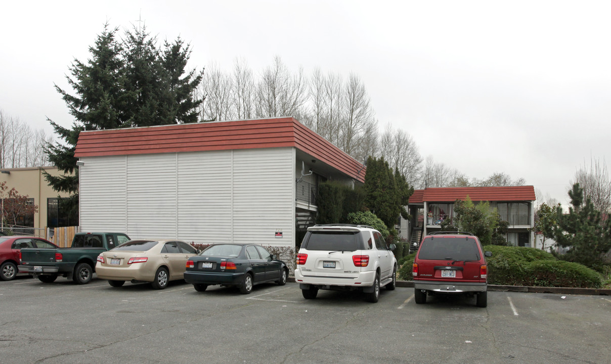 Green Tree Court in Kent, WA - Building Photo