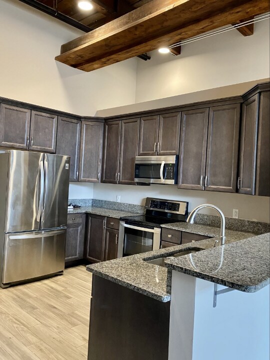 373 Spencer St-Unit -Apt. 305 in Syracuse, NY - Building Photo