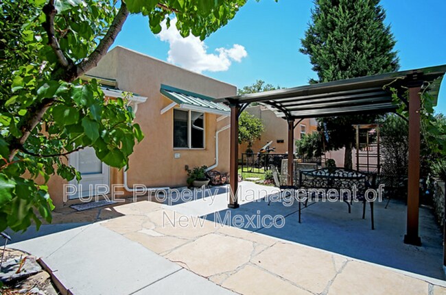 404 Dartmouth Dr SE in Albuquerque, NM - Building Photo - Building Photo