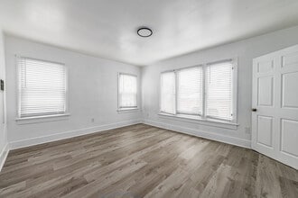 5139 Melrose Avenue in Los Angeles, CA - Building Photo - Interior Photo