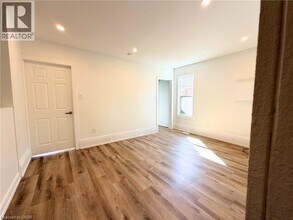 24 Cayuga St in Brantford, ON - Building Photo - Building Photo
