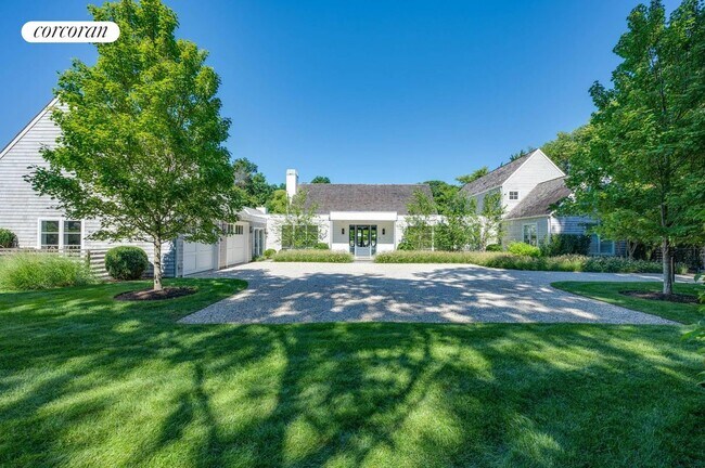 33 Hands Creek Rd in East Hampton, NY - Building Photo - Building Photo