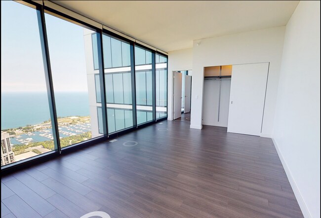 100 E 14th St in Chicago, IL - Building Photo - Building Photo