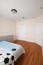 5724 NW 112th Pl in Doral, FL - Building Photo - Building Photo