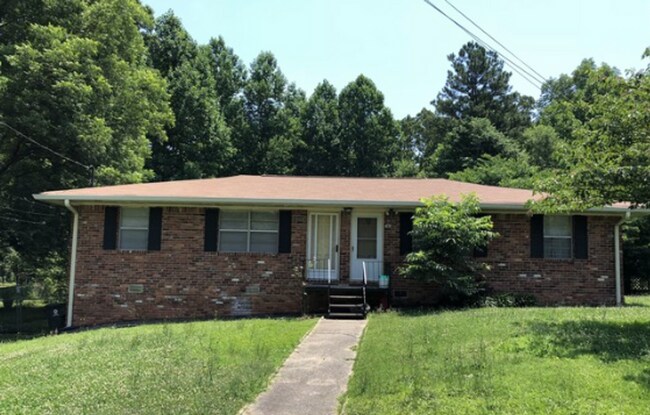 6480 Lower Dixie Lake Rd in Union City, GA - Building Photo - Building Photo