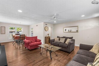 2418 Hampstead Ln in Wichita Falls, TX - Building Photo - Building Photo