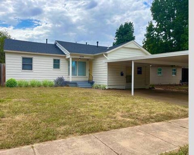 property at 224 W 9th St
