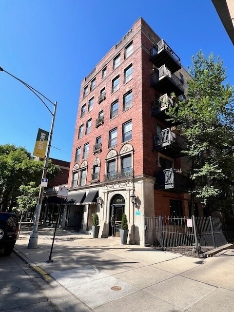 4144 N Sheridan Rd in Chicago, IL - Building Photo