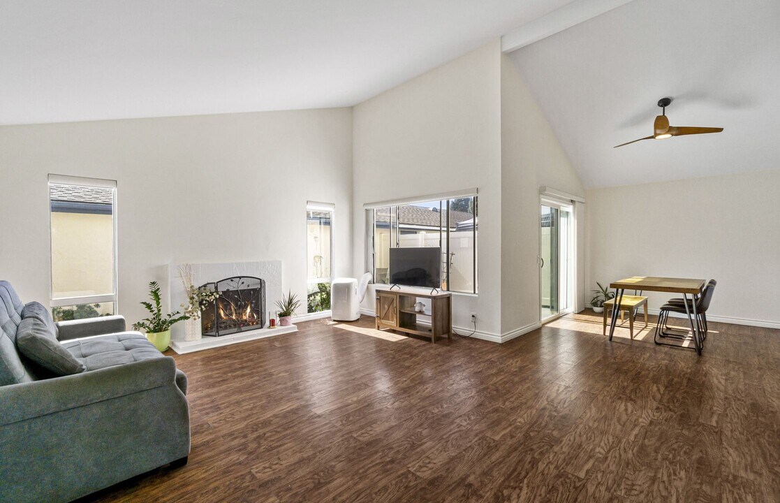 616 Kumquat Way in Oceanside, CA - Building Photo