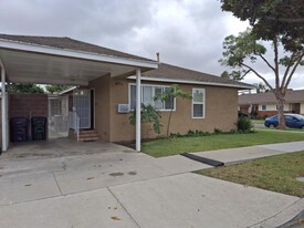 1300 E 60th St, Unit 1 bedroom duplex corner Apartments